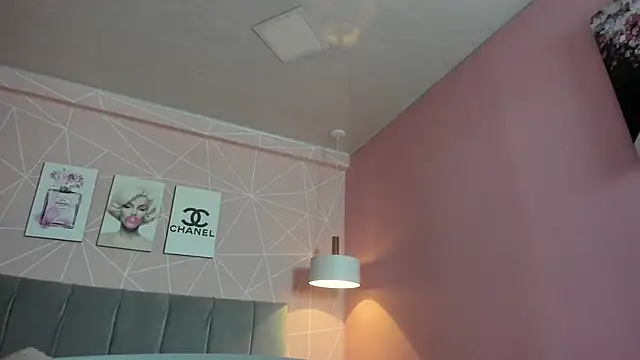 dolly zoe online show from October 30, 2025, 4:58 am