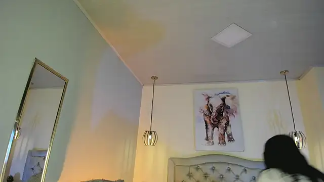 ayshel   online show from October 3, 2025, 8:28 pm