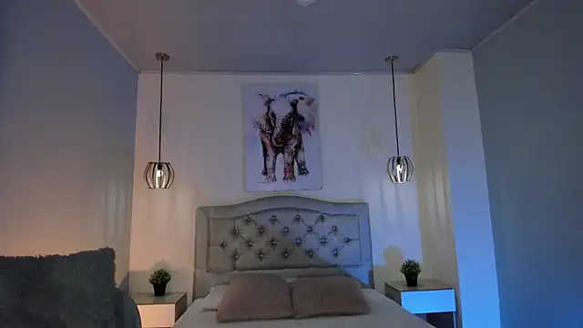 ayshel   online show from October 8, 2025, 9:01 pm