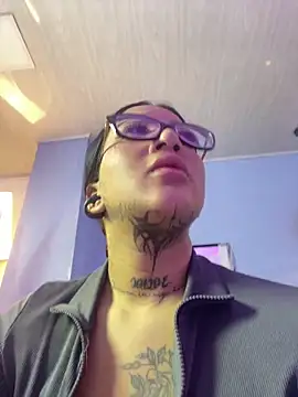 ayshel   online show from October 22, 2025, 3:40 am