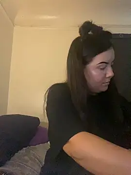 xocrybaby online show from October 5, 2025, 12:31 am