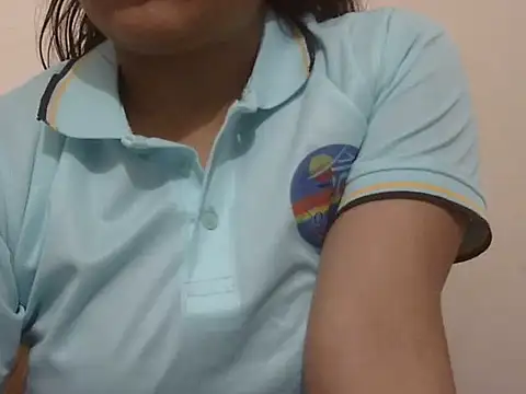 shekira99 online show from February 18, 2026, 7:43 pm