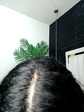 lucia vonne  online show from February 8, 2025, 12:17 pm