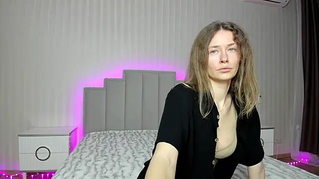 ooksiiii online show from February 3, 2025, 11:26 pm