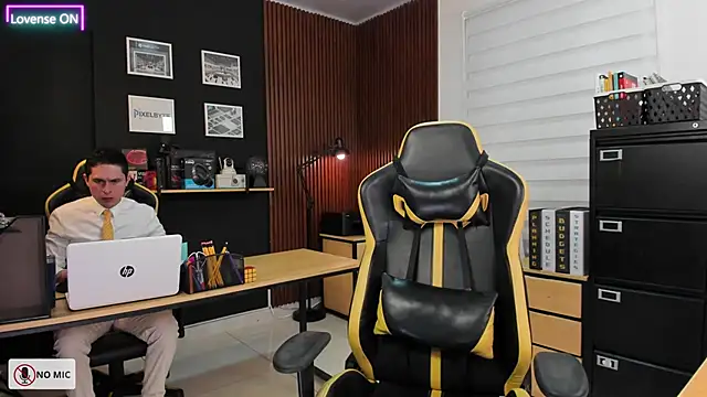 Office Naughty Girl online show from March 14, 2025, 3:47 pm