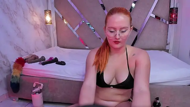 Renatta   online show from October 9, 2025, 8:40 pm