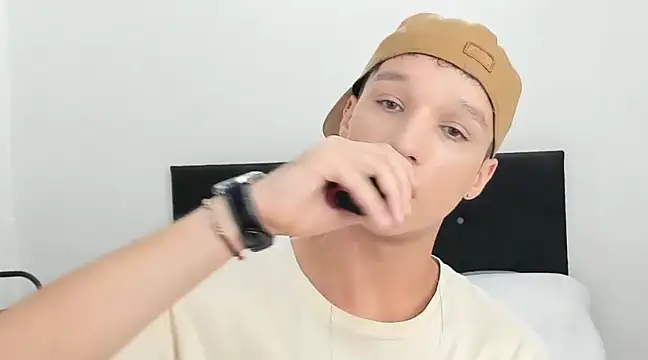 angelcortes online show from December 28, 2024, 10:58 am