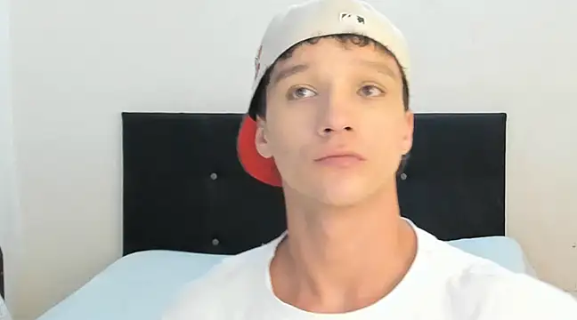 angelcortes online show from January 26, 2025, 9:51 pm