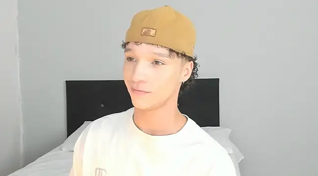 angelcortes online show from March 5, 2025, 6:34 pm