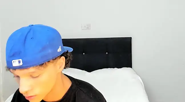 angelcortes online show from March 14, 2025, 10:27 pm