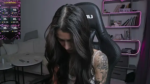 vinkitinkii online show from February 17, 2025, 6:42 am