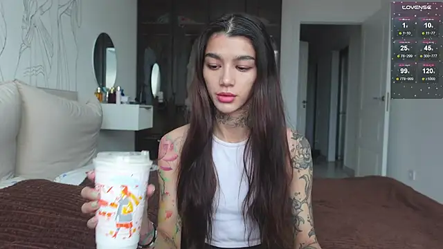 vinkitinkii online show from October 13, 2025, 6:57 am