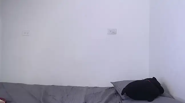 yungelitamor  online show from January 14, 2025, 8:20 am