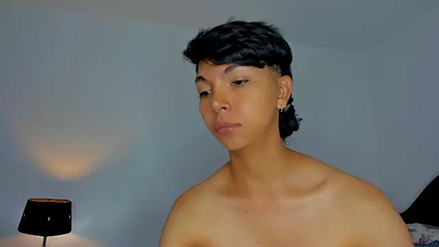 xhenisa  online show from September 14, 2025, 3:44 pm