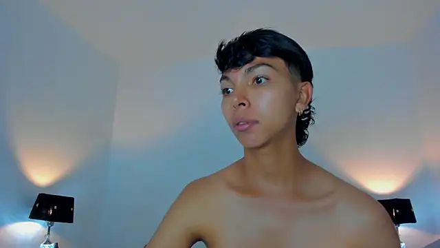 xhenisa  online show from March 24, 2026, 8:25 pm