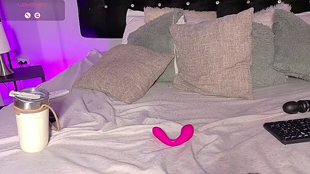 charlotteeruss online show from December 22, 2024, 5:21 pm