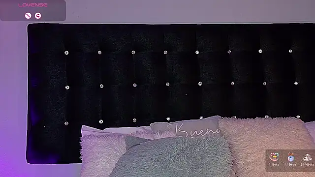 charlotteeruss online show from December 27, 2024, 12:07 am