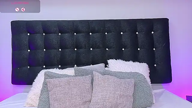 charlotteeruss online show from January 31, 2025, 9:59 pm