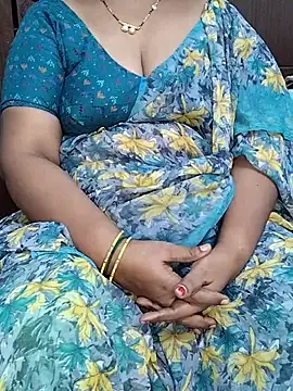 Snapshot of yours-kavaya chatting on October 17, 2025, 9:23 am yours-kavaya online show from October 17, 2025, 9:23 am