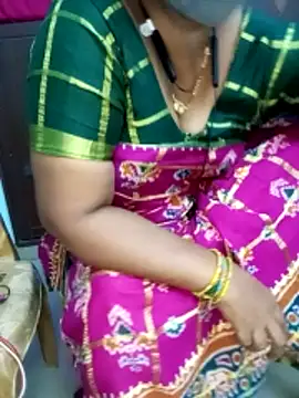 Snapshot of yours-kavaya chatting on October 31, 2025, 6:31 pm yours-kavaya online show from October 31, 2025, 6:31 pm