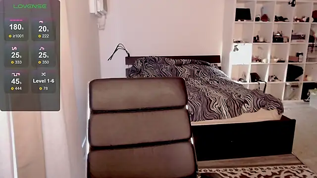 olivia jeas online show from March 17, 2025, 8:40 pm