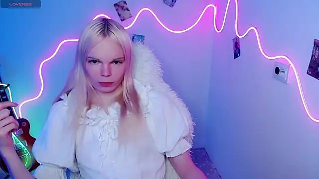 Emily Nyaffee online show from October 28, 2025, 9:28 pm