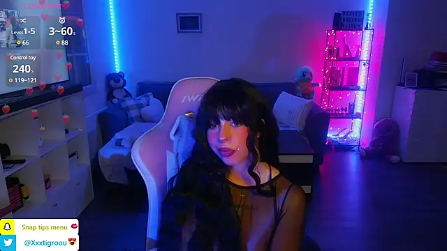 Snapshot of PetiteAngel666 chatting on February 2, 2025, 4:59 am PetiteAngel666 online show from February 2, 2025, 4:59 am