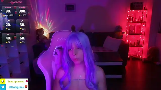 Snapshot of PetiteAngel666 chatting on February 8, 2025, 4:14 am PetiteAngel666 online show from February 8, 2025, 4:14 am