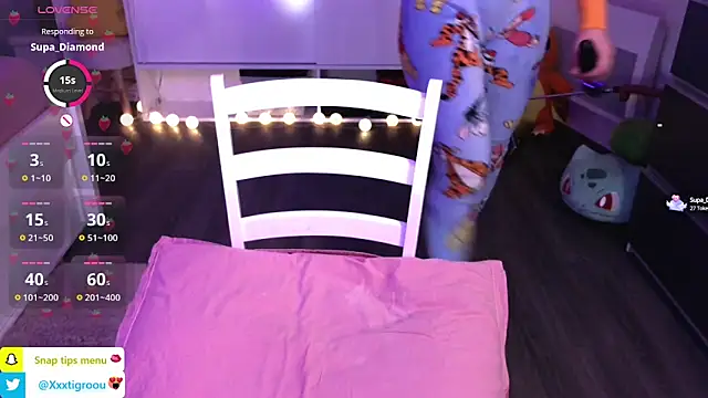 Snapshot of PetiteAngel666 chatting on February 11, 2025, 9:35 pm PetiteAngel666 online show from February 11, 2025, 9:35 pm