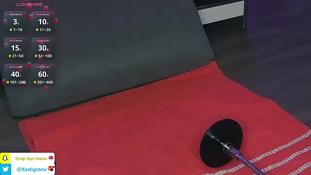 Snapshot of PetiteAngel666 chatting on February 19, 2025, 12:57 am PetiteAngel666 online show from February 19, 2025, 12:57 am