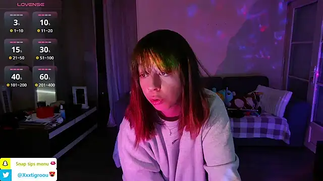 Snapshot of PetiteAngel666 chatting on March 19, 2025, 8:22 pm PetiteAngel666 online show from March 19, 2025, 8:22 pm