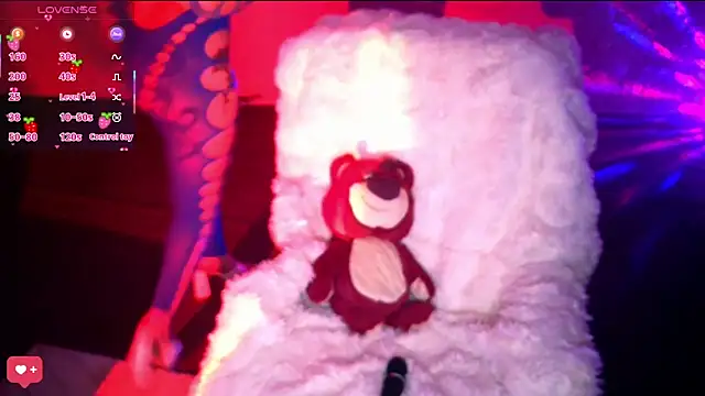 Snapshot of PetiteAngel666 chatting on November 27, 2025, 8:44 pm PetiteAngel666 online show from November 27, 2025, 8:44 pm