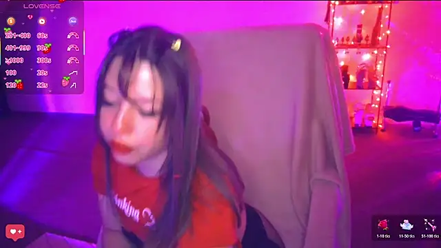 Snapshot of PetiteAngel666 chatting on December 21, 2025, 8:49 pm PetiteAngel666 online show from December 21, 2025, 8:49 pm