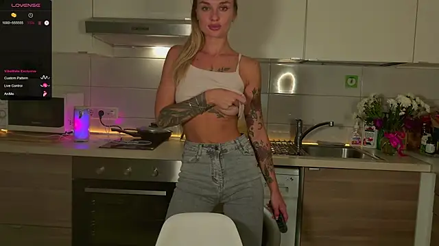 MissLovex online show from September 8, 2025, 2:38 pm