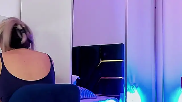 AllisonSweets online show from April 21, 2026, 10:43 am