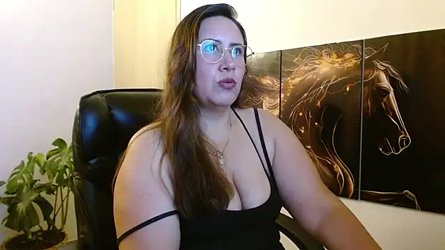 amalia brunette online show from April 26, 2026, 11:35 pm