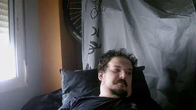 porkorossy online show from October 6, 2025, 7:06 am