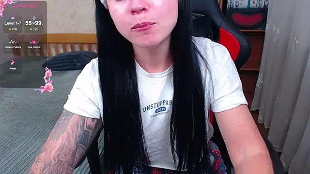 JuicyJess online show from November 6, 2025, 8:32 pm