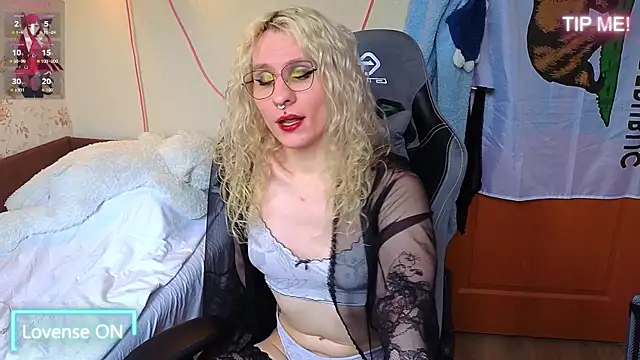 Lori Myaf online show from April 25, 2026, 1:41 pm