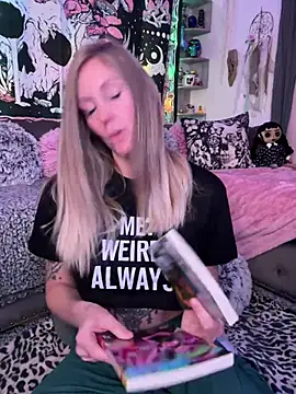 ItsDanniG online show from January 14, 2025, 3:57 pm