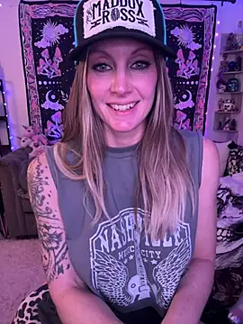 ItsDanniG online show from March 11, 2025, 9:15 pm