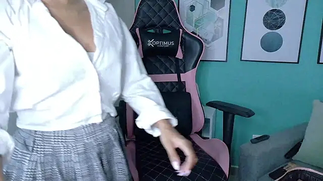 DianaHopson online show from January 23, 2025, 10:22 am