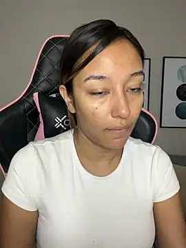 DianaHopson online show from February 15, 2025, 11:17 am