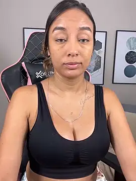 DianaHopson online show from February 25, 2025, 11:22 pm