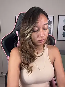 DianaHopson online show from March 4, 2025, 10:46 am