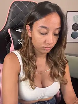 DianaHopson online show from March 14, 2025, 10:38 pm