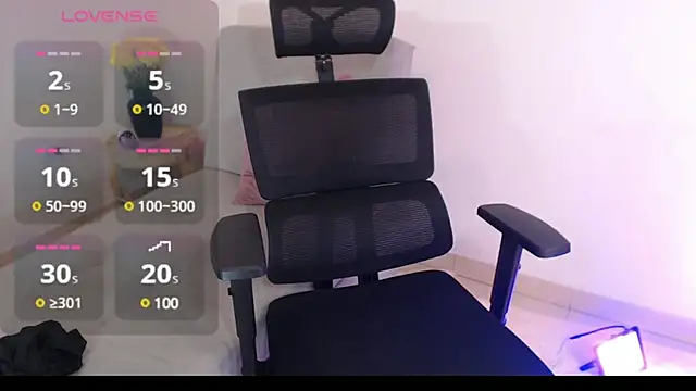 lilian prada online show from January 21, 2025, 7:39 pm