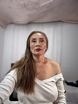 lilian prada online show from March 1, 2026, 2:52 pm