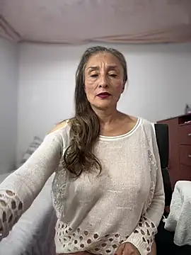 lilian prada online show from April 19, 2026, 3:55 pm