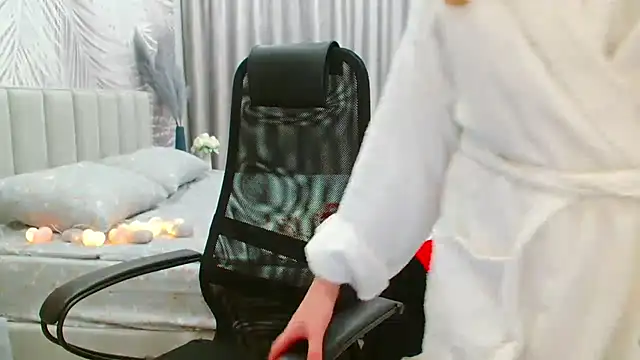 EveLove33 online show from March 11, 2026, 8:37 pm